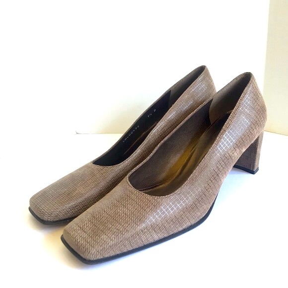 Stuart Weitzman Pumps GORGEOUS Classic Heels 💕 US 9.5 Pumps - Picture 1 of 12